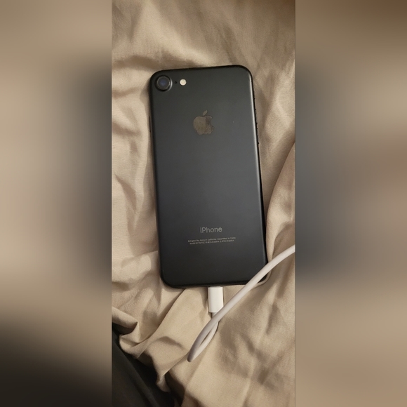 Iphone 7 - Picture 3 of 3